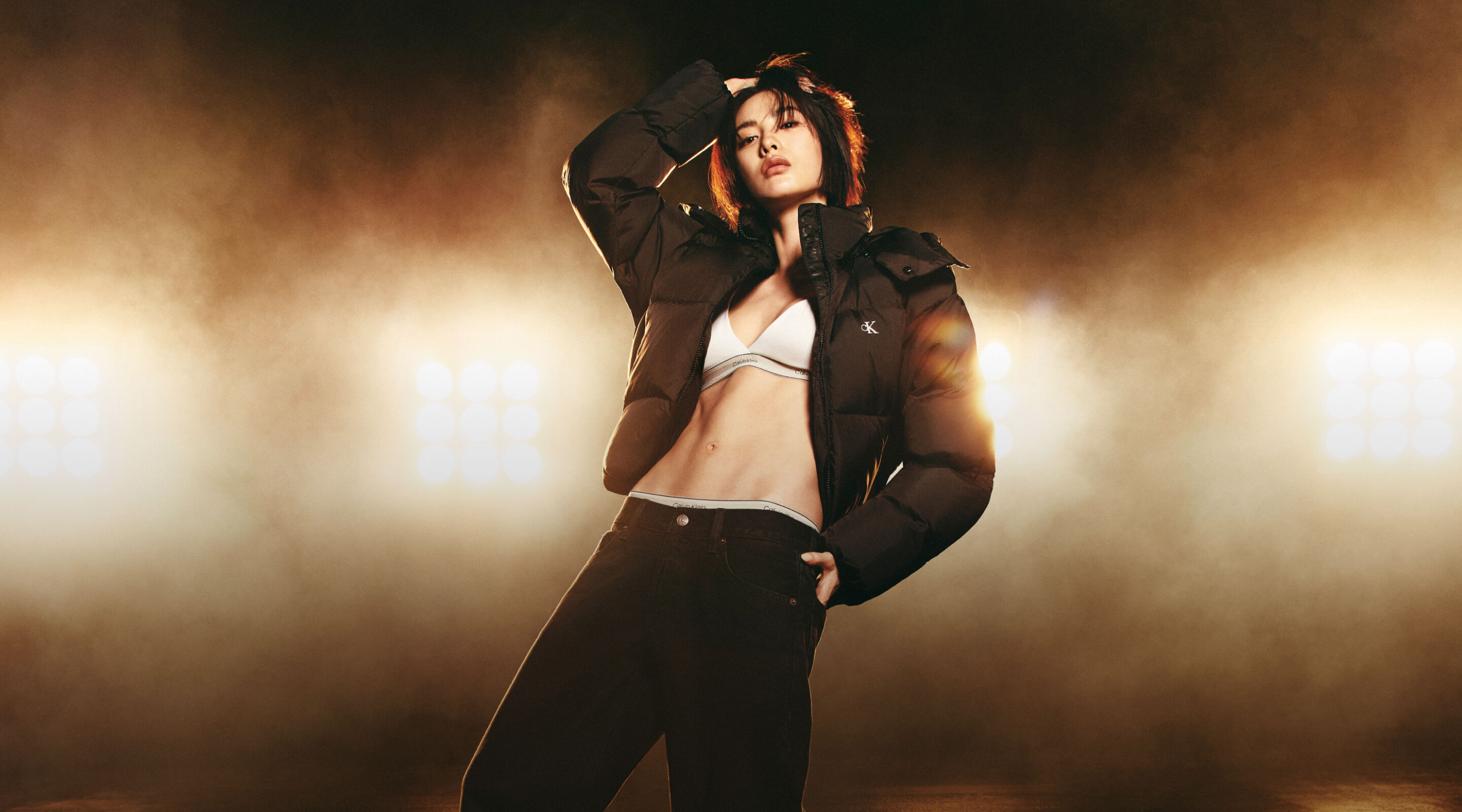 Calvin Klein 秋冬新品 NANA 穿上全新秋冬精緻簡約造型登場。